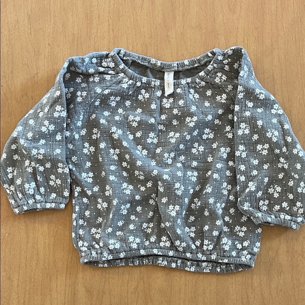 Quincy Mae Gray Floral Bubble Sleeve Top
